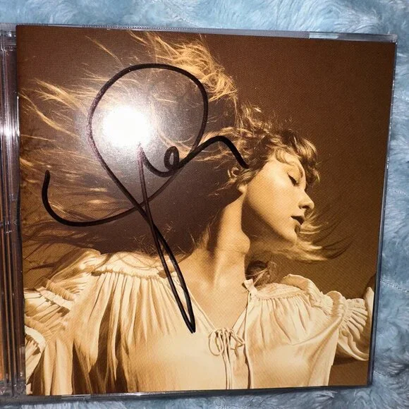 Signed Fearless Taylor's Version CD - Picture 1 of 1